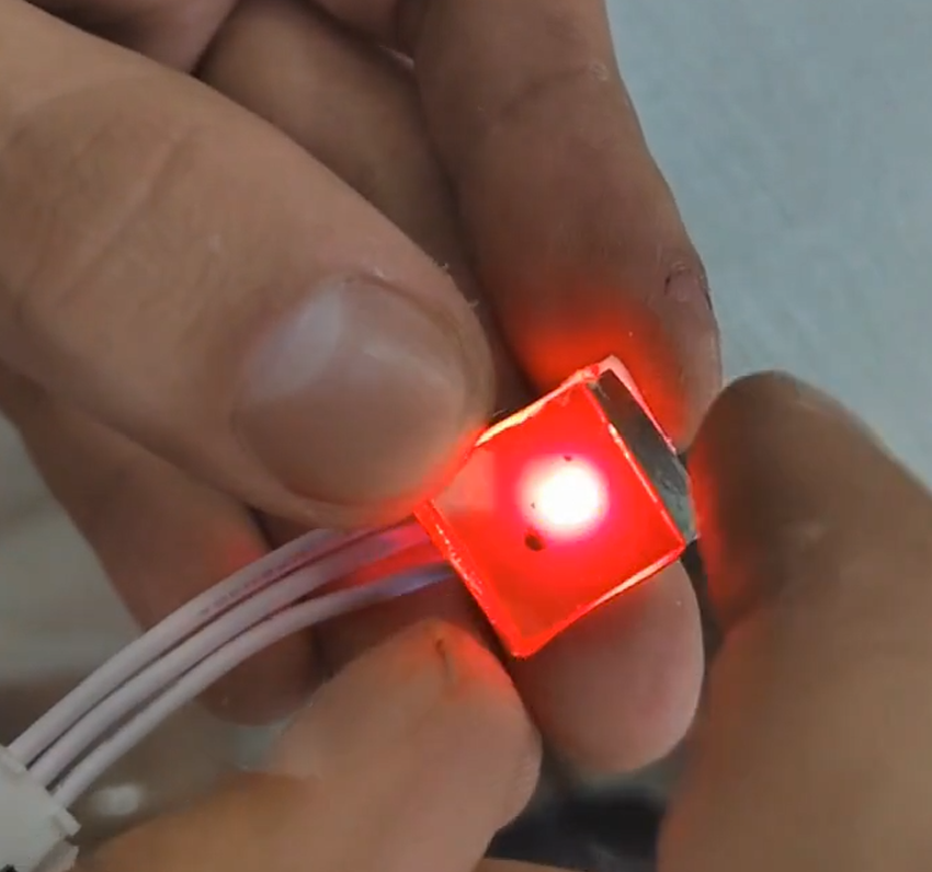 Test sample with side-lit mirror tile